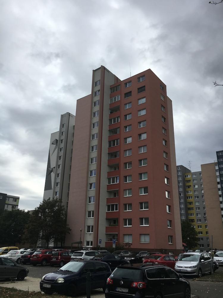 Circle Apartments Ipelska 布拉迪斯拉发 外观 照片